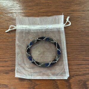 🦋 Sashka black/blue/silver glass beaded bracelet.